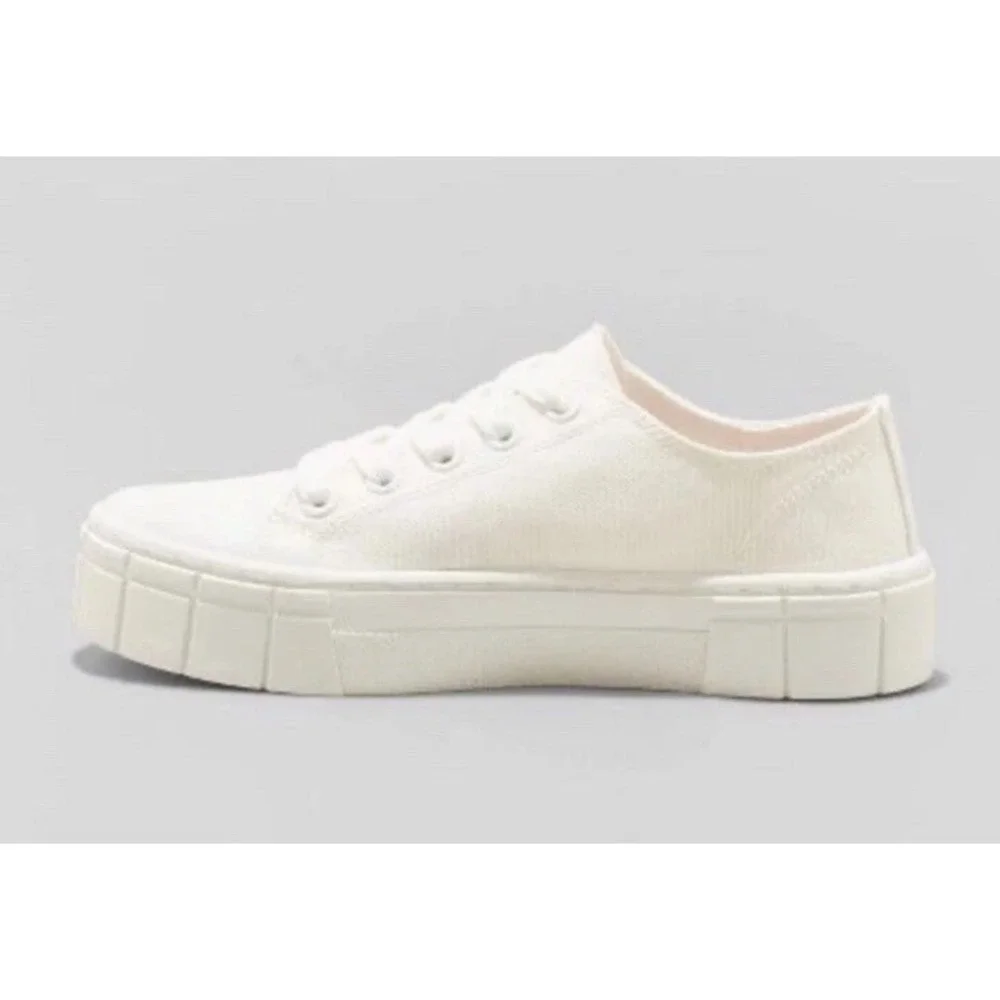 Mad Love Canvas Sneakers Women Fran White Lace Up Shoes Size 9 NWT